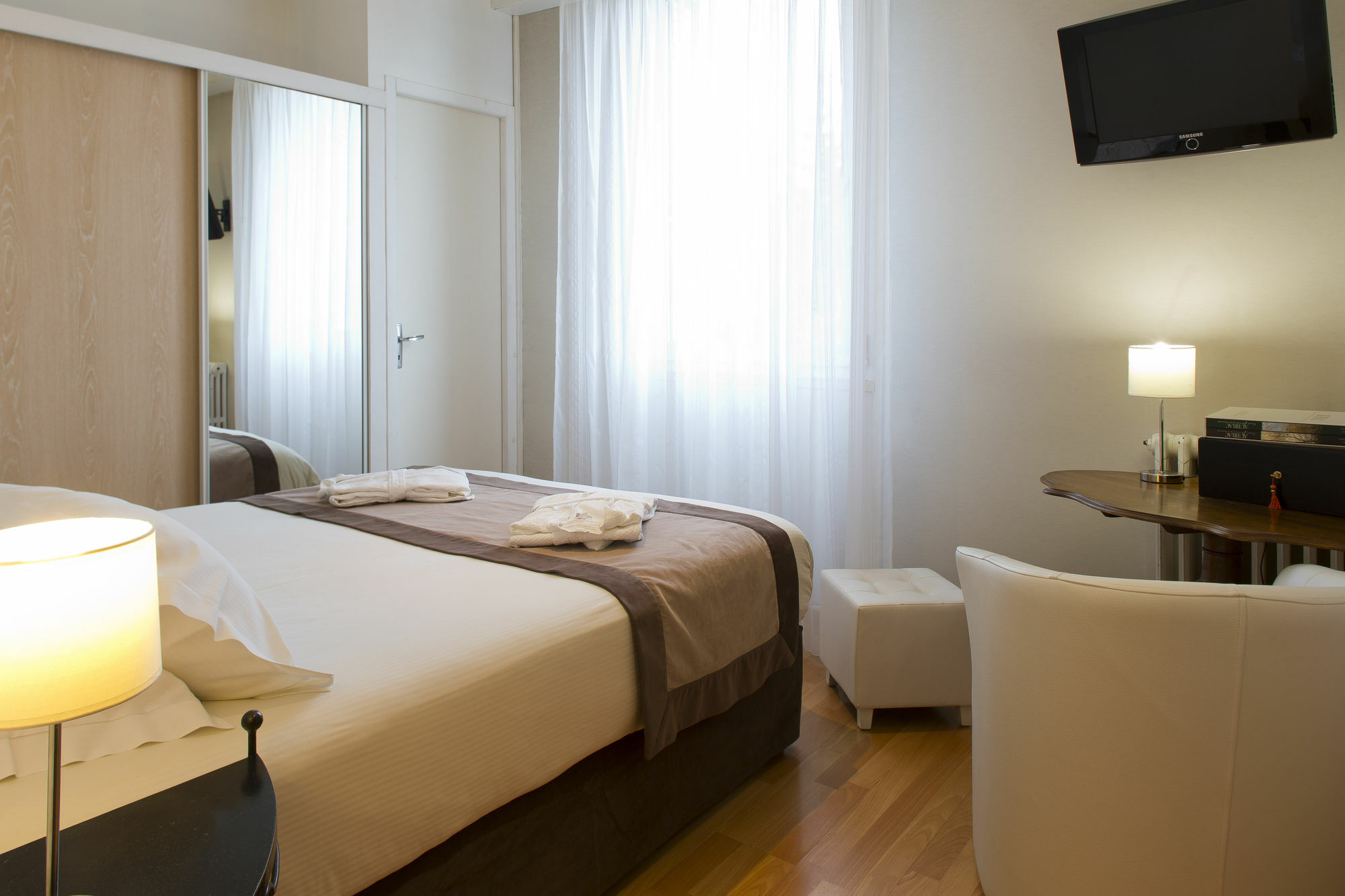 The Originals Boutique, Hotel Du Pont Roupt, Mende Exterior photo